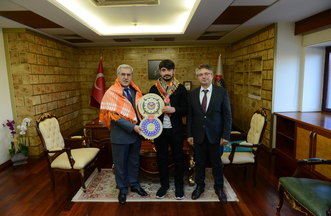 Üniversitemiz Rektörü Can, Türkiye'nin En Genç Türkmen Beyi Seçilen Osman İncecik’i Rektörlük Makamında Kabul Etti