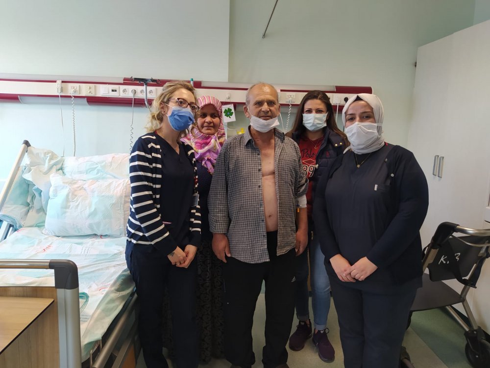 Üniversitemiz Tıp Fakültesi Hastanesinde Hastanın Göğüs Kemiği Açılmadan ve Kesilmeden 3 Damar Koroner Bypass Ameliyatı Yapıldı