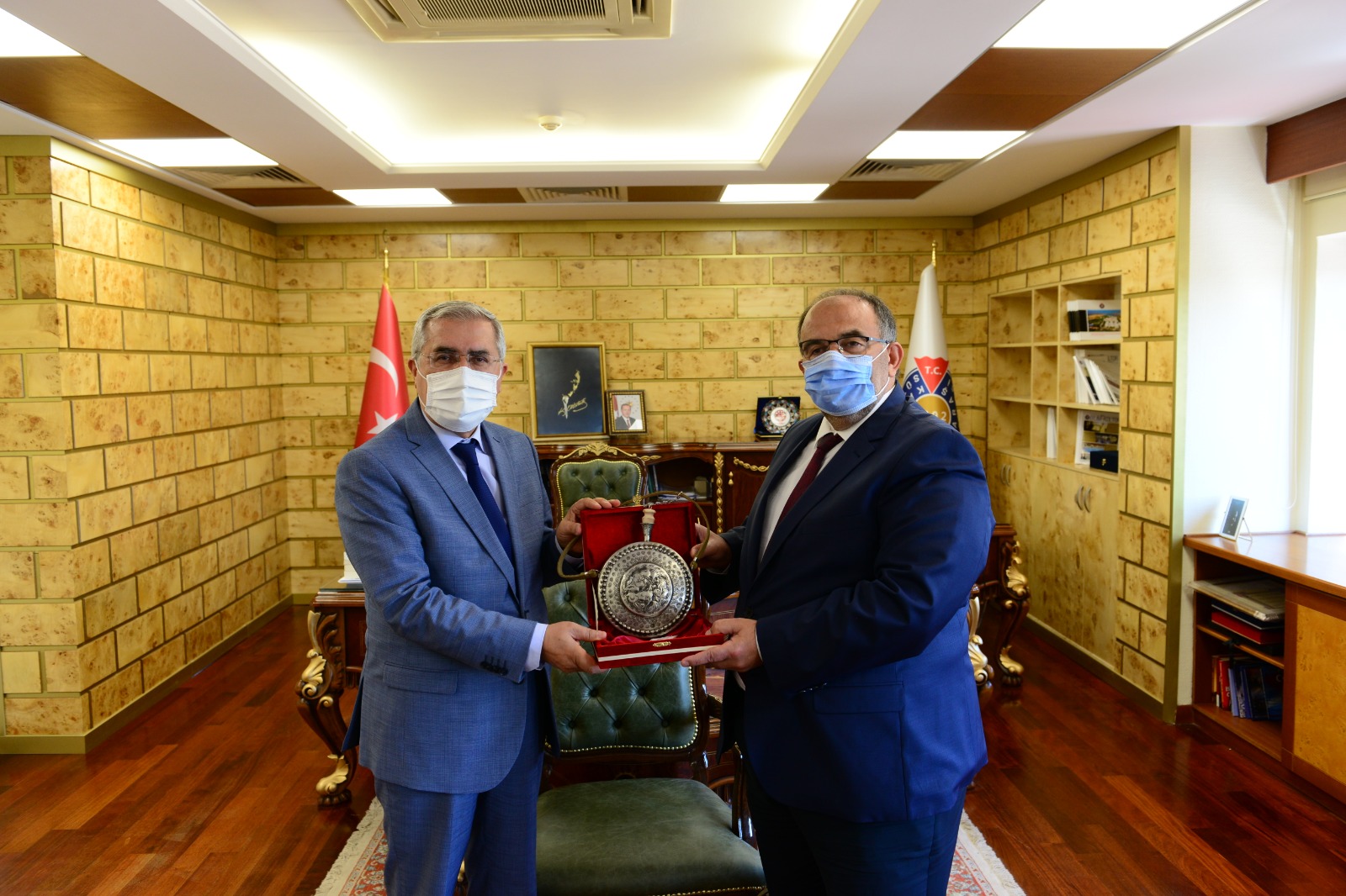 İş Sağlığı ve Güvenliği Genel Müdürü Cafer Uzunkaya Üniversitemiz Rektörü Prof. Dr. Niyazi Can’ı Ziyaret Etti