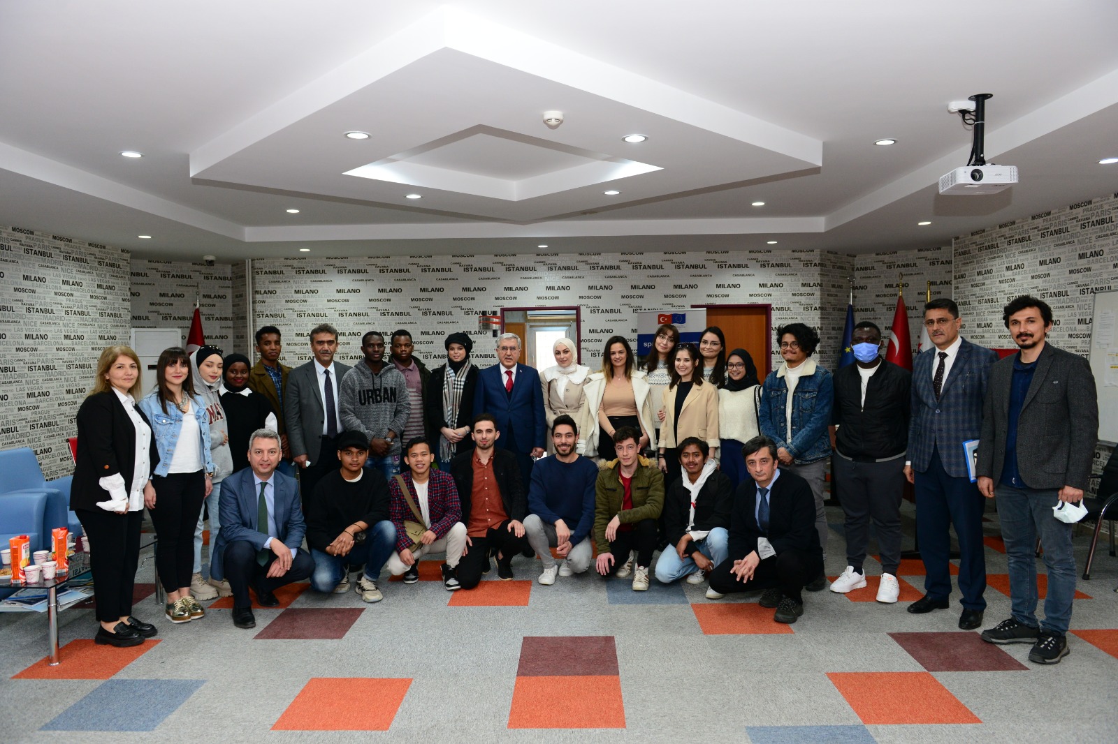 Üniversitemiz Rektörü Prof. Dr. Niyazi Can, Uluslararası Öğrencilerle Bir Araya Geldi: KSÜ’nün Kuruluşunun 30. Yılında Gerçekleştirilecek Faaliyetlere İlişkin Talep ve Önerilerini Dinledi