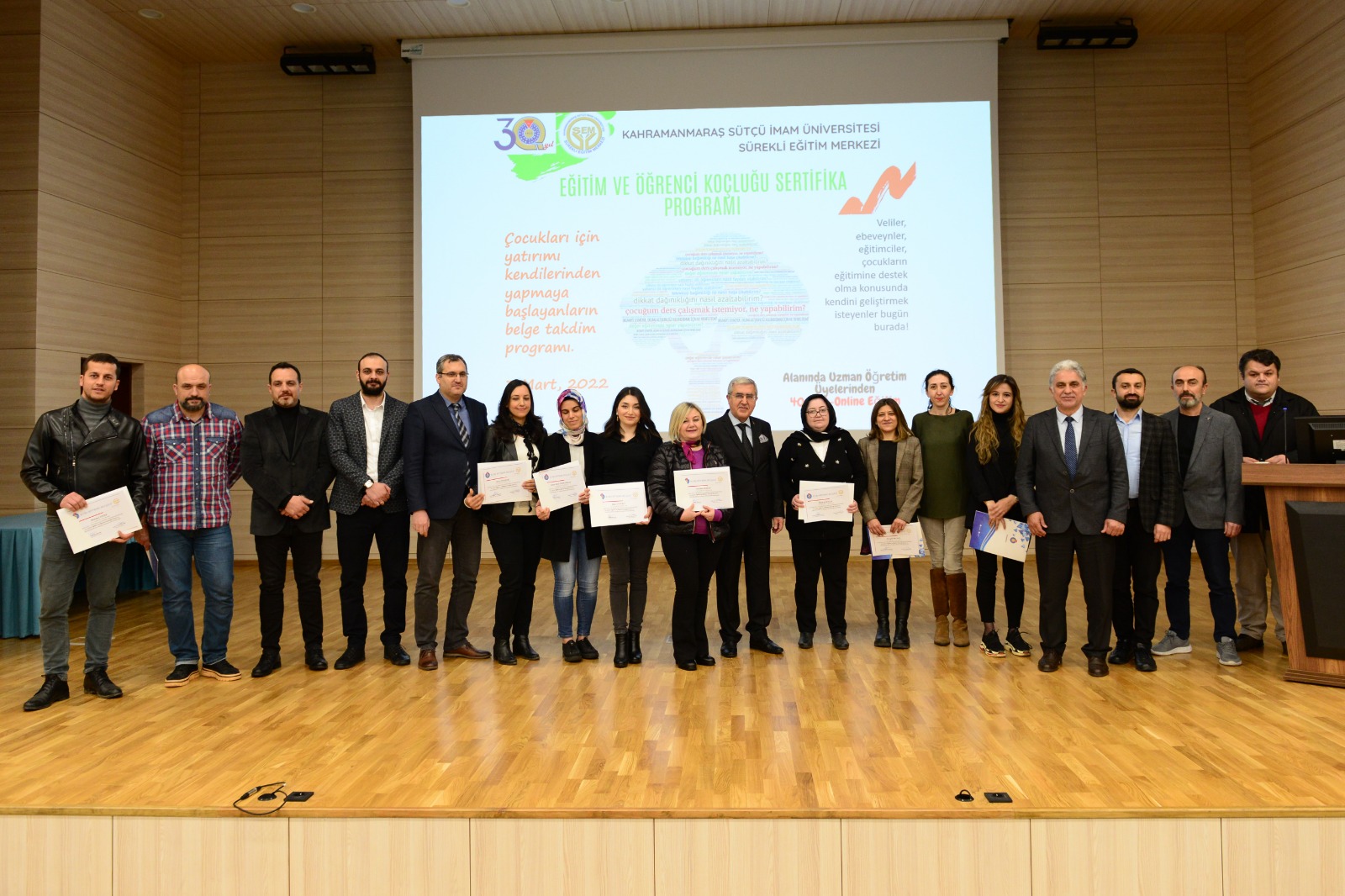 Üniversitemizde Yürütülen, Eğitim ve Öğrenci Koçluğu Sertifika Programı Tamamlandı: Katılımcılara Sertifikaları Törenle Verildi