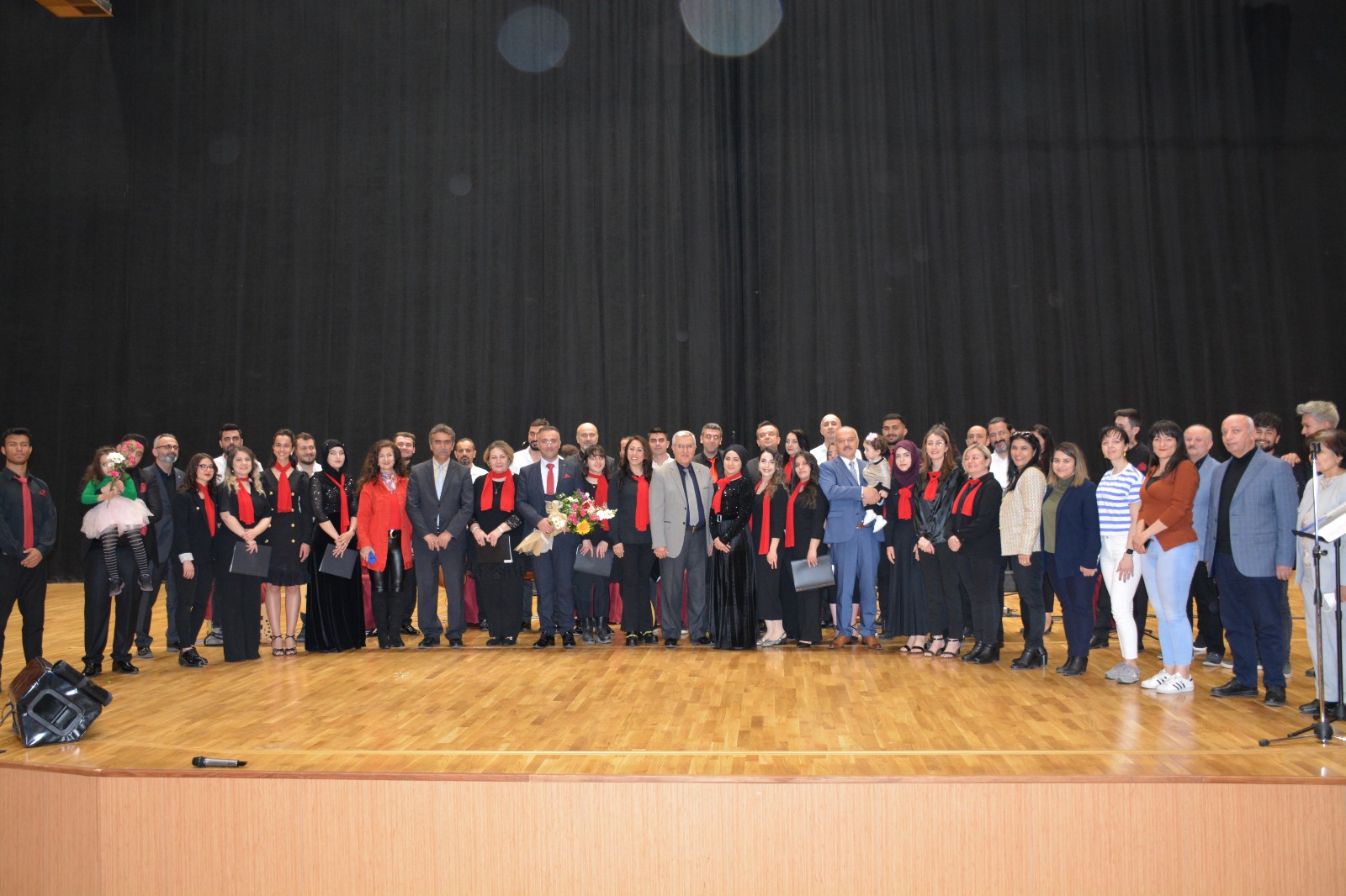 KSÜ Türk Halk Müziği Korosu 3. Konseriyle Sanatseverlerle Buluştu