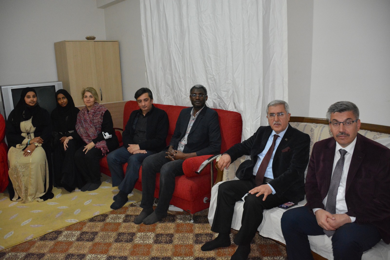 Üniversitemiz Rektörü Can ve KSÜ Yöneticileri İftarını Afrikalı Öğrencilerle Birlikte Açtı 