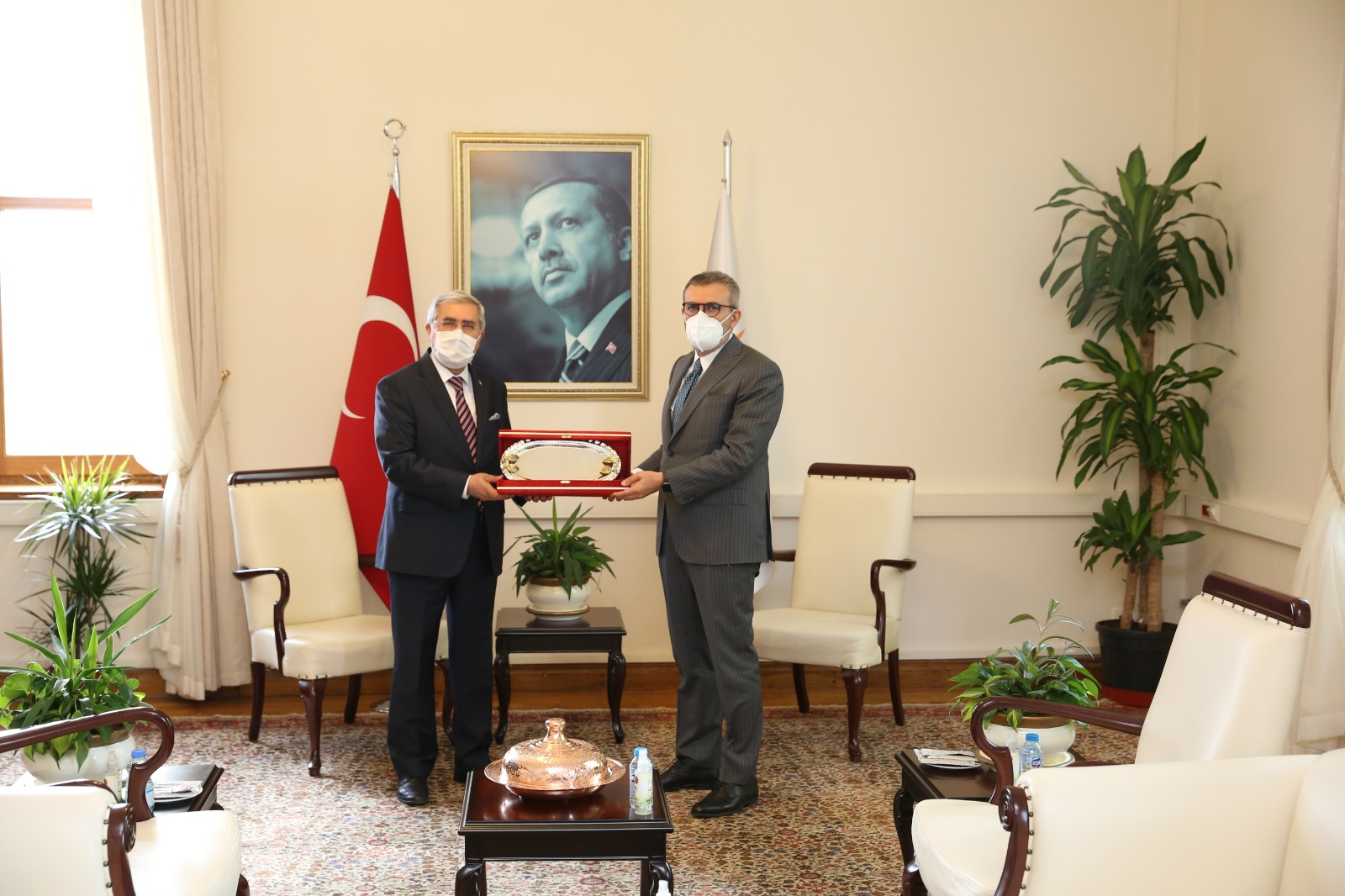 Üniversitemiz Rektörü Can, Ak Parti Grup Başkanvekili Milletvekili Mahir Ünal’ı Ziyaret Etti